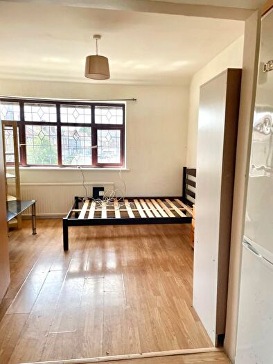 Studio To Rent In Middleham Road, Edmonton, N18