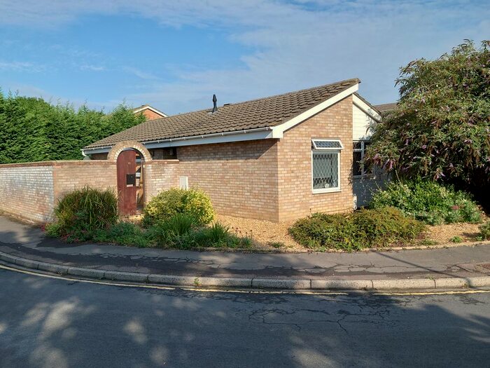 2 Bedroom Detached Bungalow To Rent In Widecombe Close, Bedford, MK40