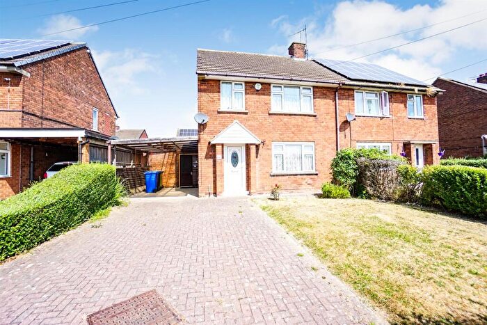 3 Bedroom House For Sale In Middlecroft Road South, Staveley, Chesterfield, S43