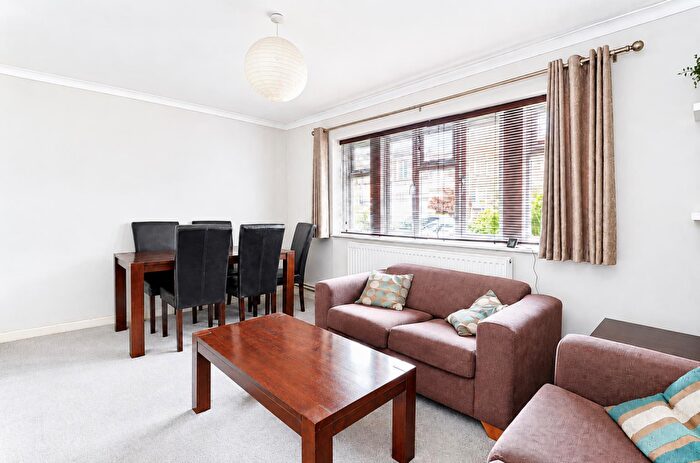 3 Bedroom Flat For Sale In Mortlake High Street, Mortlake, London, SW14