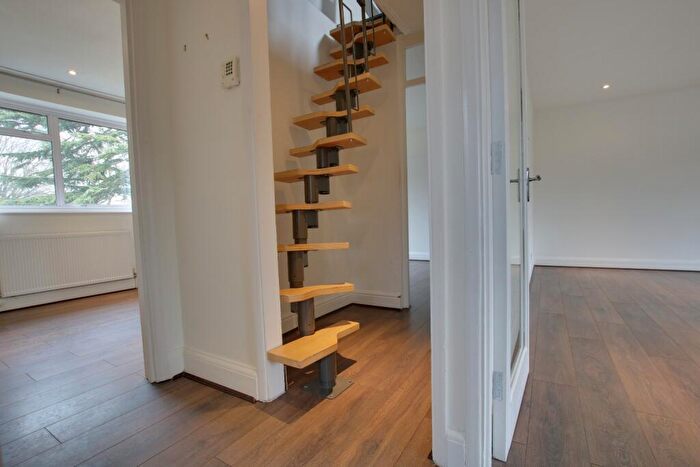 2 Bedroom Flat To Rent In Cranley Court, Beckenham Grove, Bromley, Kent, BR2