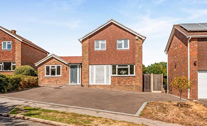 4 Bedroom Detached House For Sale In Elmleigh, Midhurst, GU29