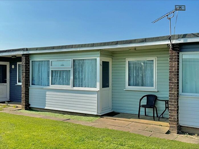 2 Bedroom Chalet For Sale In Sundowner Newport Road, Hemsby, NR29