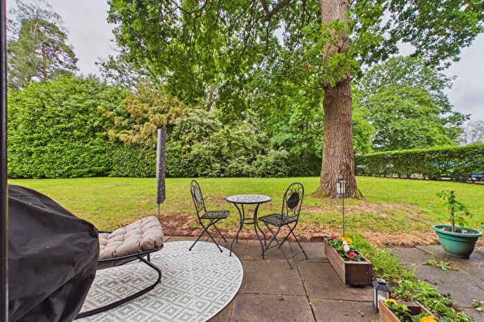1 Bedroom Flat For Sale In Wayland Close, Bracknell, Berkshire, RG12