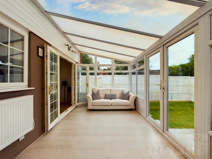 3 Bedroom End Of Terrace House For Sale In Lyndhurst Close, Crawley, RH11