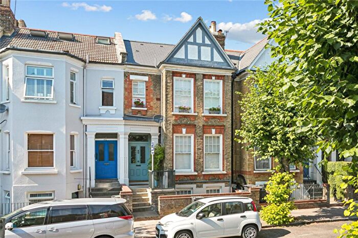 2 Bedroom Apartment For Sale In Forburg Road, London, N16