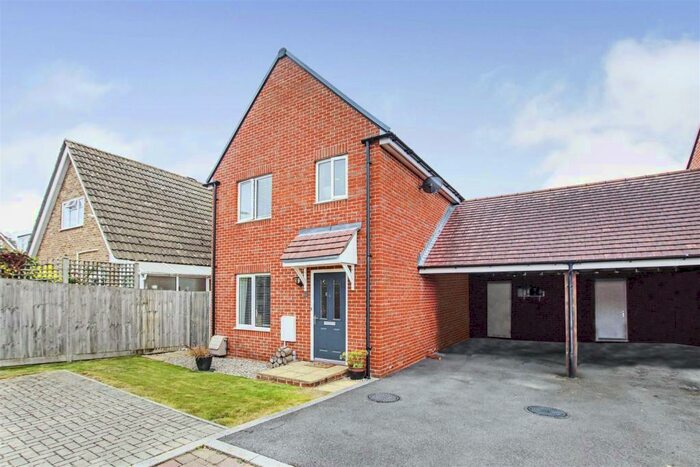 3 Bedroom Detached House To Rent In Greenacres Road, Locks Heath, SO31