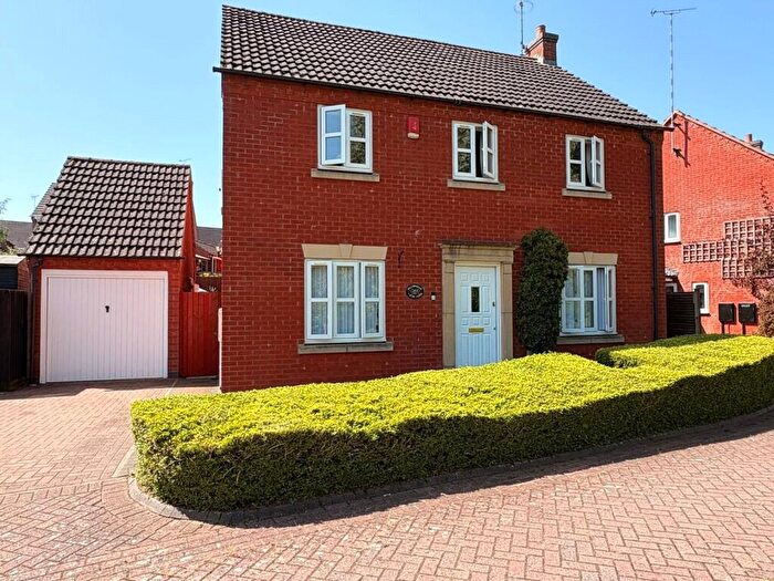 4 Bedroom Detached House For Sale In Acre Close, Daventry, Northamptonshire, NN11