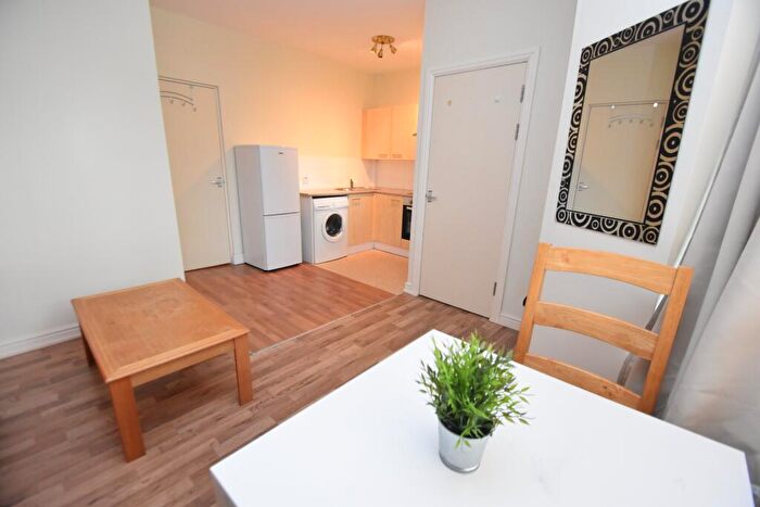 1 Bedroom Flat To Rent In Piercefield Place, Adamsdown, Cardiff, CF24