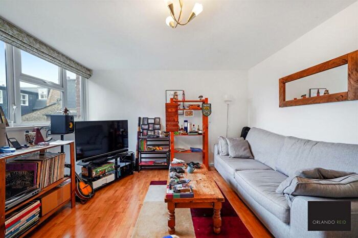 2 Bedroom Apartment To Rent In Wayford Street, London, SW11