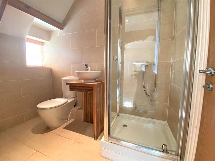 2 Bedroom Apartment For Sale In Town Street, Rodley, LS13