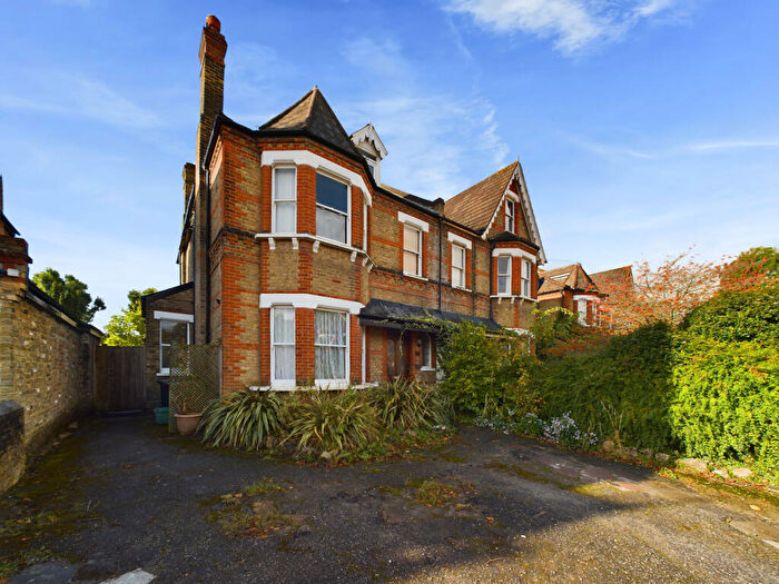 3 Bedroom Flat To Rent In Barnmead Road, Beckenham, Kent, BR3