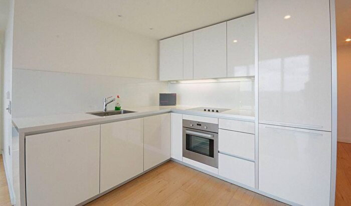 2 Bedroom Flat To Rent In The Strata, Elephant And Castle, London, SE1