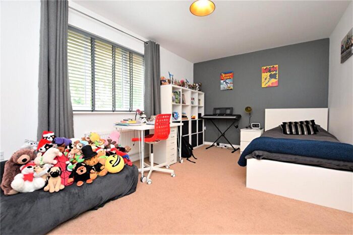 4 Bedroom Town House To Rent In Castle Lodge Gardens, Rothwell, Leeds, LS26