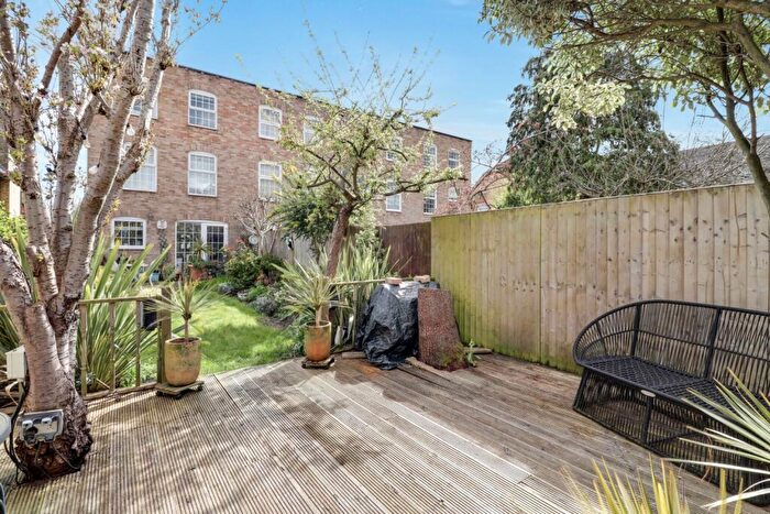 4 Bedroom Town House For Sale In Park Avenue, Bromley, BR1
