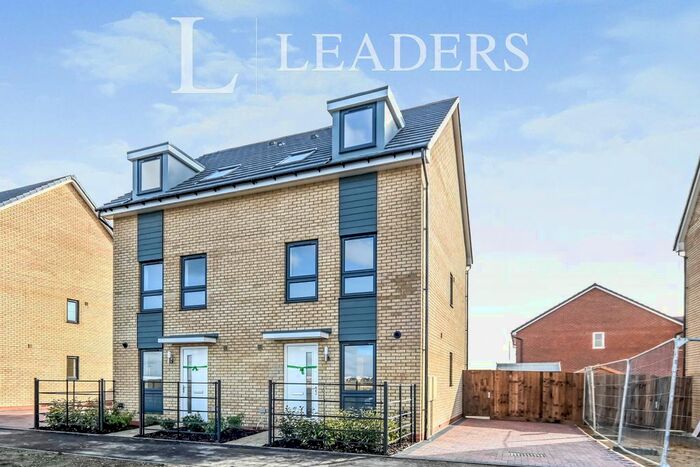 3 Bedroom Town House To Rent In Four Acre Drive, Wixams, MK45