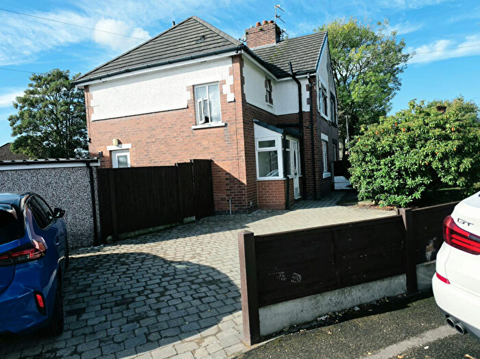 3 Bedroom Semi-Detached House To Rent In , Ashton-under-Lyne, Lancashire, OL6