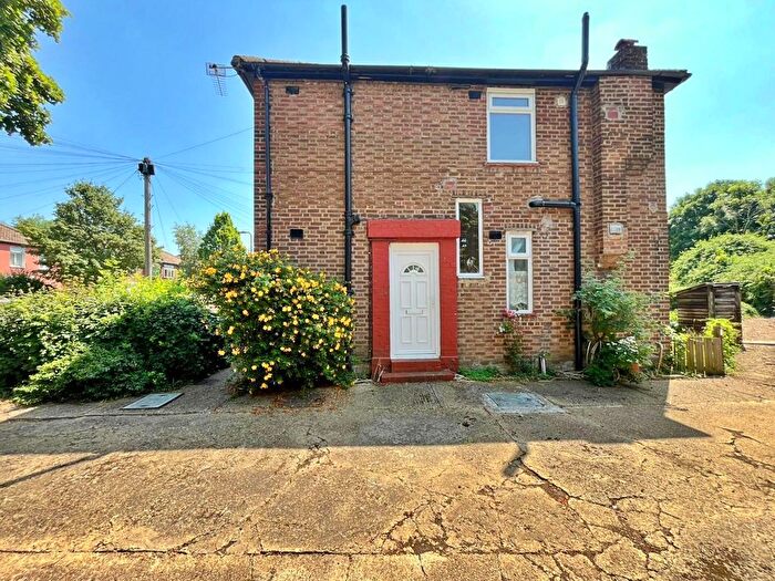 2 Bedroom Maisonette For Sale In Shelley Avenue, Greenford, UB6