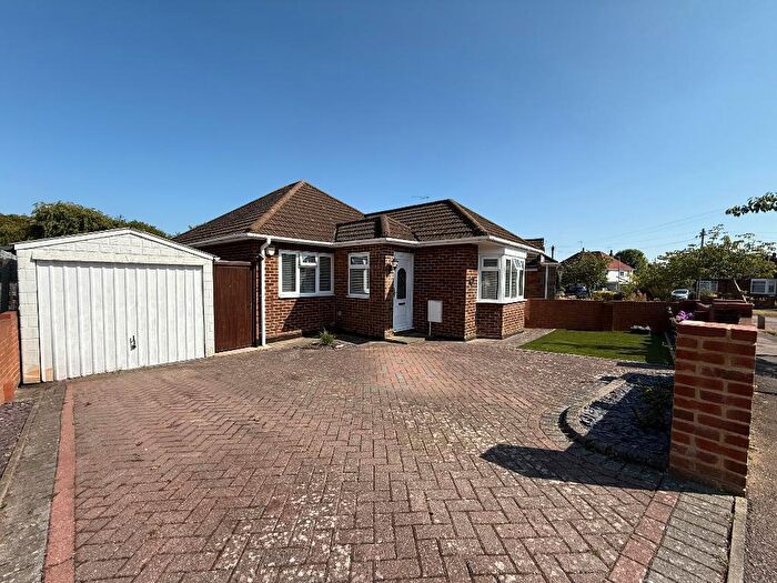 3 Bedroom Detached Bungalow For Sale In Cranbrook Drive, Sundon Park, Luton, Bedfordshire, LU3