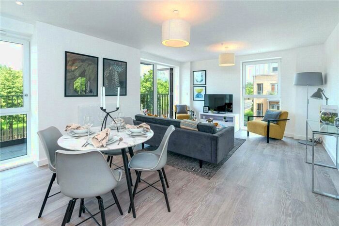 3 Bedroom Apartment To Rent In Seven Sisters Road, London, N4