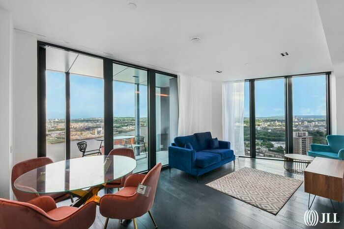 2 Bedroom Flat To Rent In Amory Tower, London, E14