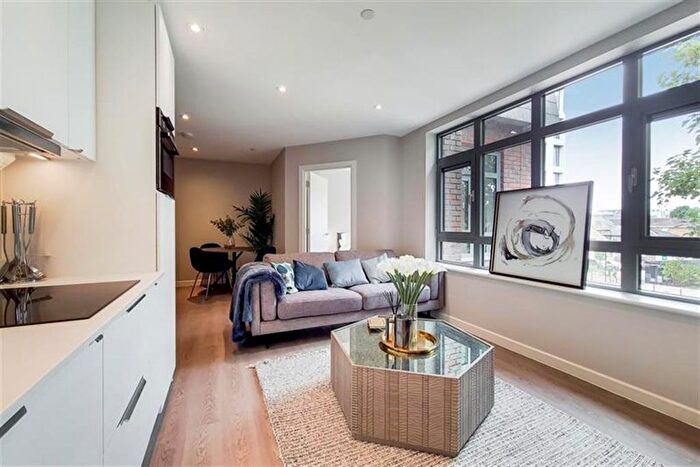 1 Bedroom Flat To Rent In Whitelocke House, TW3