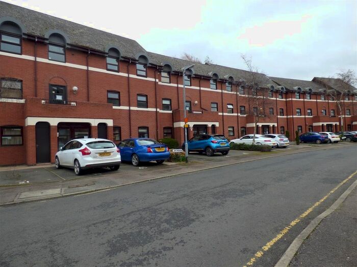 2 Bedroom Flat To Rent In Alexandra Mews, Tamworth, B79