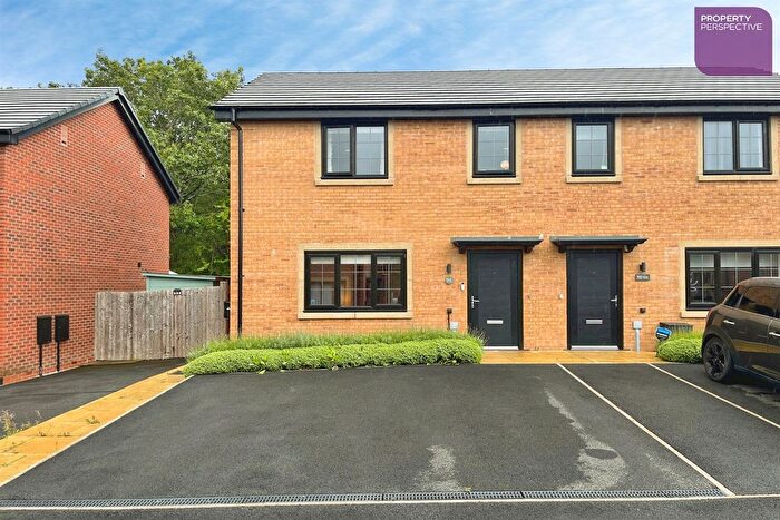 3 Bedroom Semi Detached House For Sale In Sovereign Fold Road, WN7