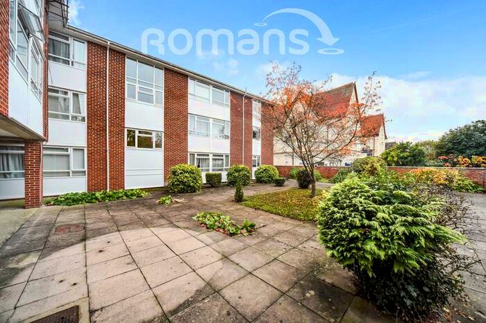 2 Bedroom Apartment To Rent In Crescent Road, Wokingham, RG40
