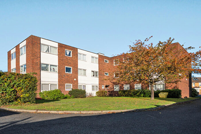 2 Bedroom Apartment For Sale In Lessness Park, Belvedere, DA17