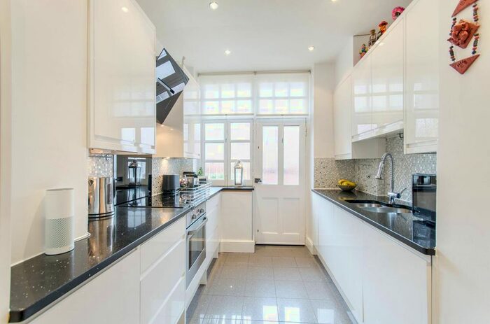 3 Bedroom Flat To Rent In Rodney Court, Maida Vale, London, W9