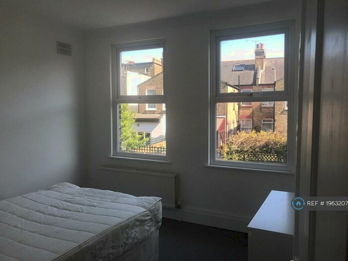 2 Bedroom Flat To Rent In Wood Green, London, N22
