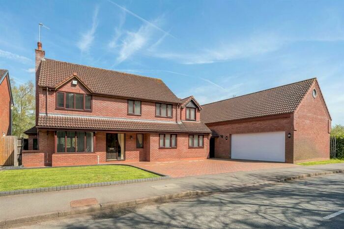 4 Bedroom Detached House For Sale In Church Road, Swindon, DY3