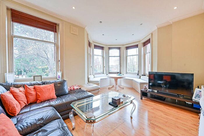 2 Bedroom Flat For Sale In Montpelier Road, Ealing, London, W5