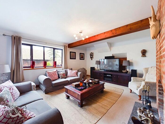 4 Bedroom Barn Conversion For Sale In Hall Road, Blofield, Norwich, NR13