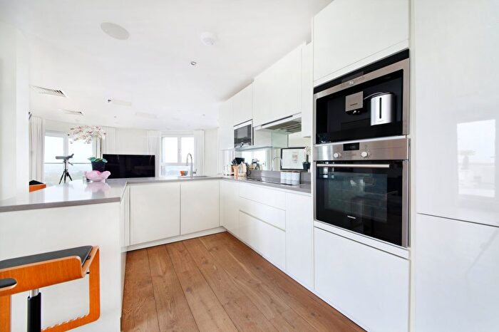 2 Bedroom Flat To Rent In St. Luke's Avenue, Clapham North, SW4