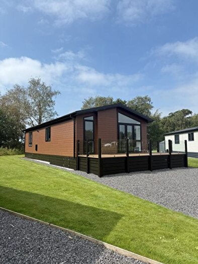2 Bedroom Mobile/park Home For Sale In Chester Road, Oakmere, Northwich, CW8
