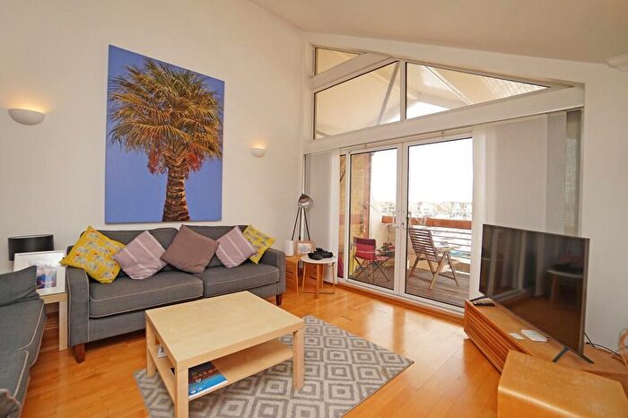 2 Bedroom Apartment To Rent In Sonata House, Lock Approach, Port Solent, PO6