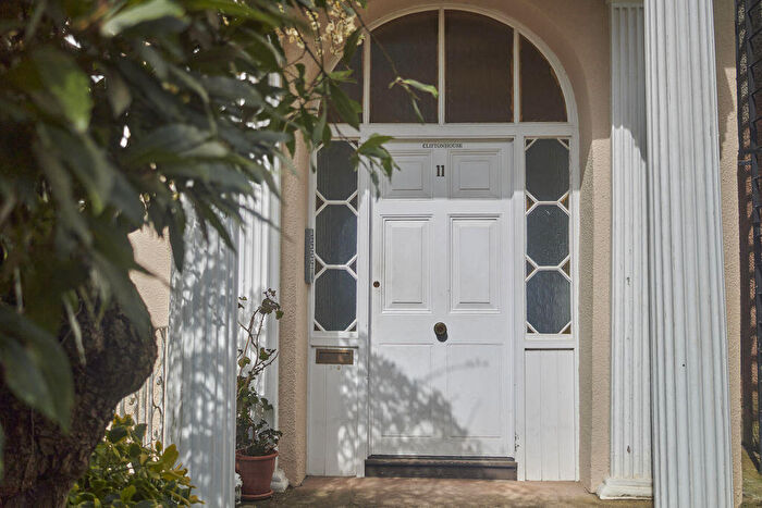 3 Bedroom Flat For Sale In Clifton Hill, Exeter, EX1