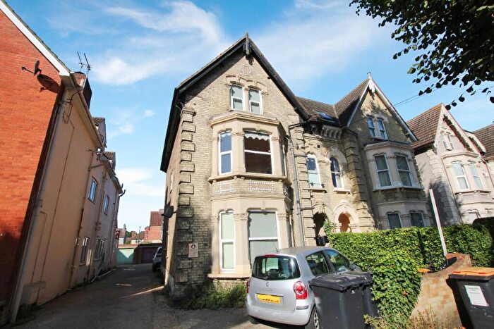 2 Bedroom Apartment To Rent In Chaucer Road, Bedford, Bedfordshire, MK40