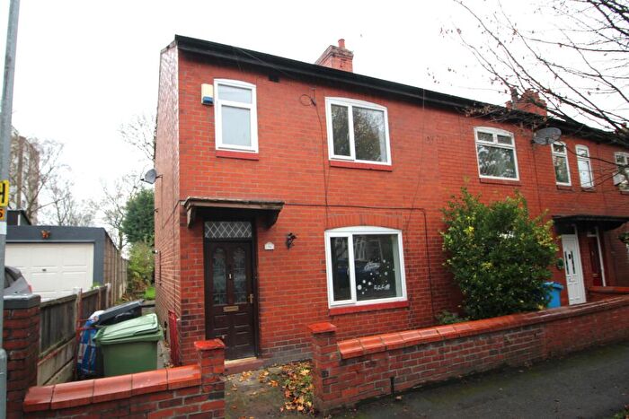 3 Bedroom End Of Terrace House To Rent In Montgomery Street, Oldham, OL8
