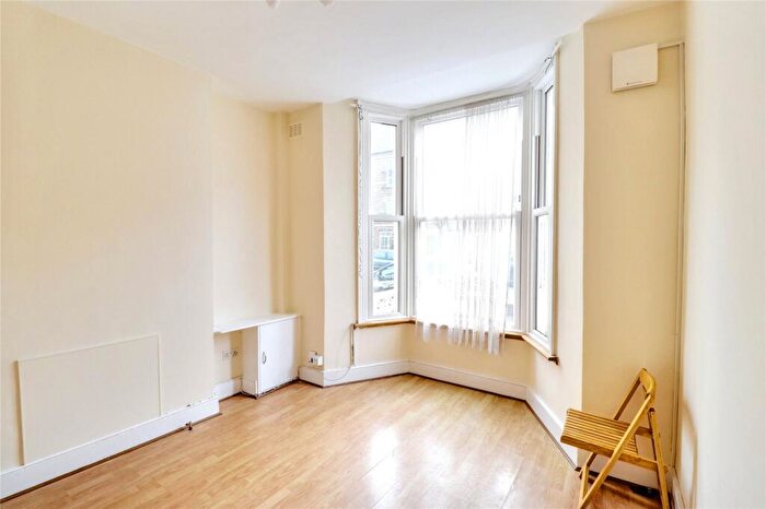 1 Bedroom Apartment To Rent In Tollington Way, Holloway, Camden, N7