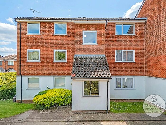 2 Bedroom Flat To Rent In Swanshope, Loughton, IG10