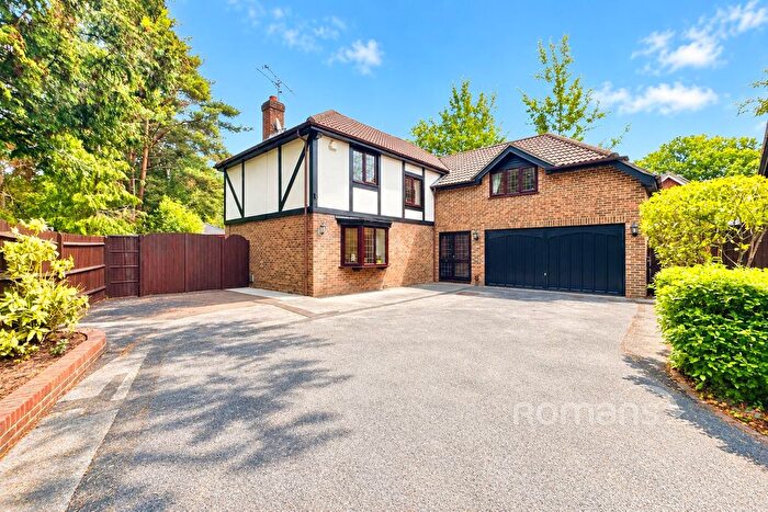 5 Bedroom Detached House For Sale In Georgeham Road, Owlsmoor, Sandhurst, GU47