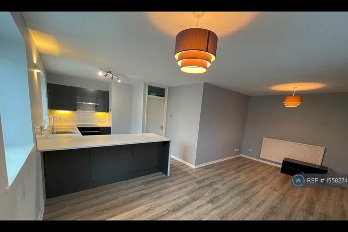 2 Bedroom Flat To Rent In Egerton Court, Worsley, Manchester, M28