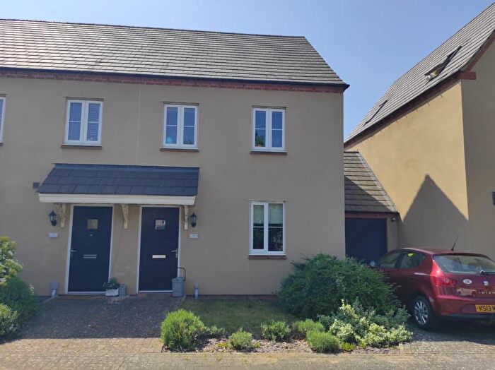 3 Bedroom Semi-Detached Bungalow To Rent In Pontefract Road, Bicester, OX26