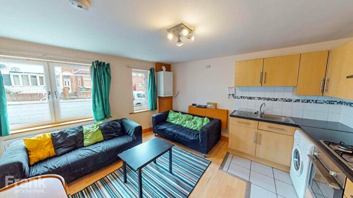 4 Bedroom Flat To Rent In Portswood Road Gold Sub, Southampton, Hampshire, SO17