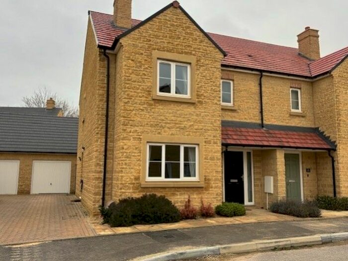 3 Bedroom Semi-Detached House To Rent In Linden Gardens, Carterton, OX18