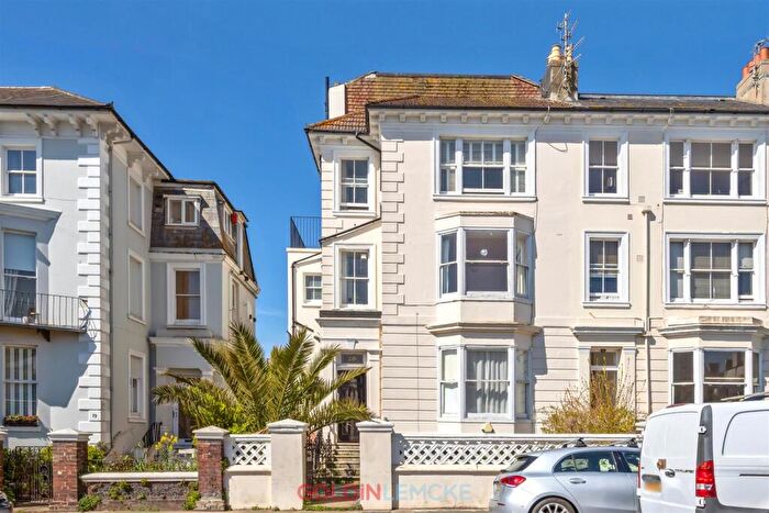 2 Bedroom Flat For Sale In Medina Villas, Hove, BN3