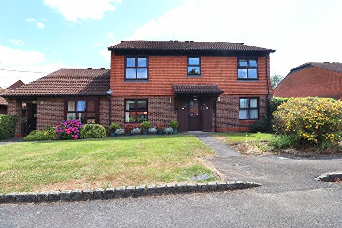 1 Bedroom Retirement Property For Sale In Bainton Mead, Woking, Surrey, GU21